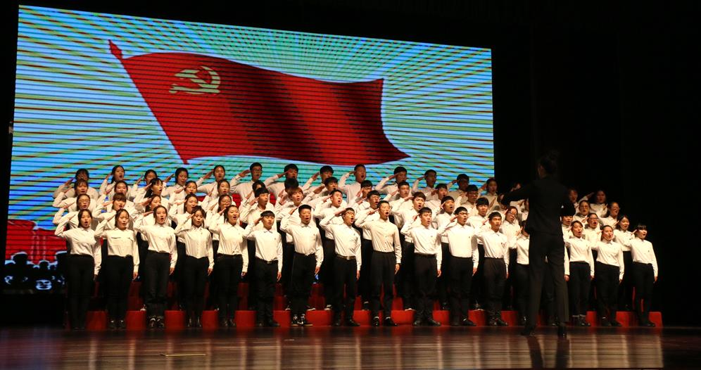 鼎盛游戏娱乐（中国）集团有限公司隆重举行“礼赞改革开放·唱响时代篇章”主题红歌合唱大赛
